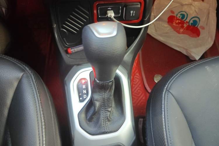Used Jeep Renegade 2019 220T Automatic Leading Edition Gear Lever