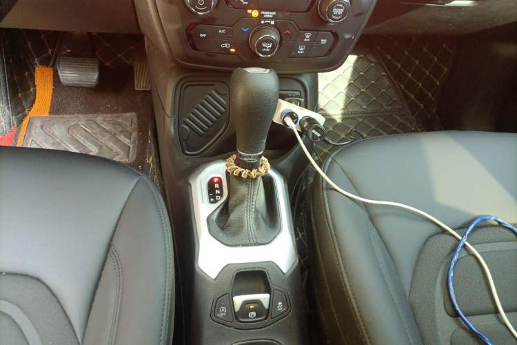Used Jeep Renegade 2019 220T Automatic Leading Edition Gear Lever