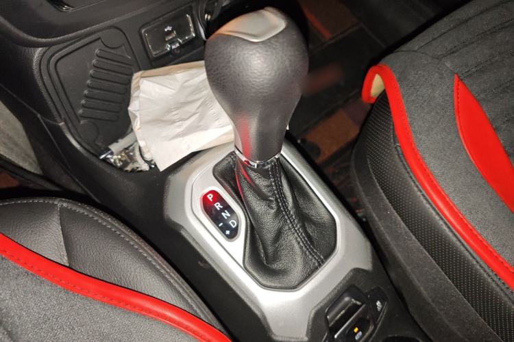 Used Jeep Renegade 2019 220T Automatic Leading Edition Gear Lever