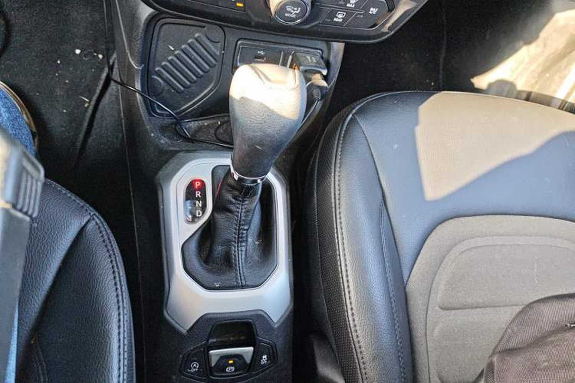 Used Jeep Renegade 2019 220T Automatic Leading Edition Gear Lever