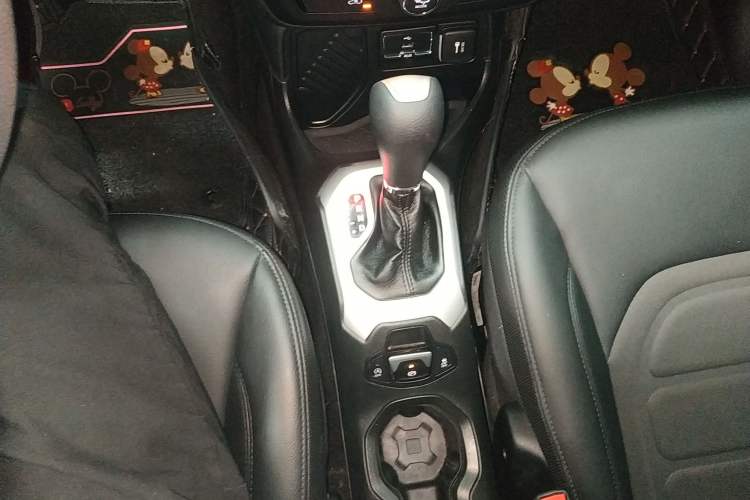 Used Jeep Renegade 2019 220T Automatic Leading Edition Gear Lever