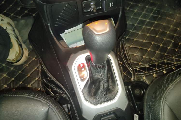 Used Jeep Renegade 2019 220T Automatic Leading Edition Gear Lever