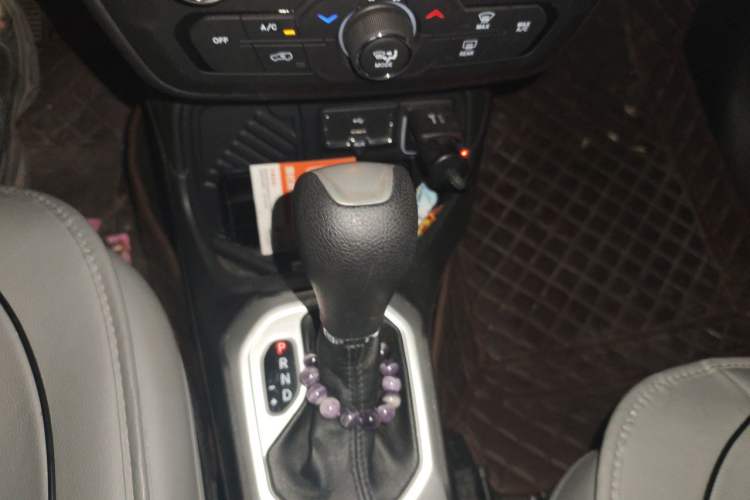 Used Jeep Renegade 2019 220T Automatic Standard Edition Gear Lever