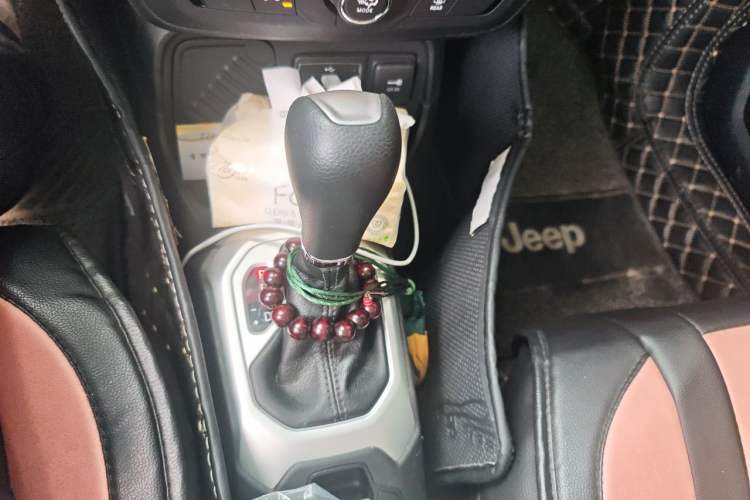 Used Jeep Renegade 2019 220T Automatic Leading Edition Gear Lever