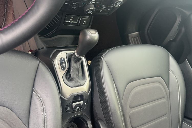 Used Jeep Renegade 2019 220T Automatic Elite Edition Gear Lever