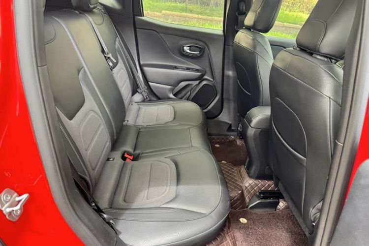Used Jeep Renegade 2019 220T Automatic Elite Edition Interior 11