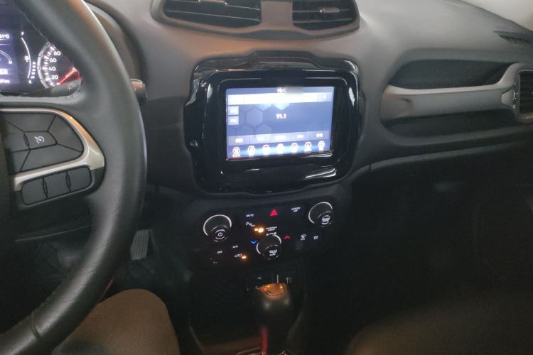 Used Jeep Renegade 2019 220T Automatic Elite Edition Interior 2