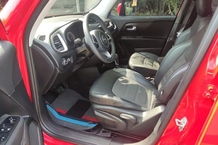 Used Jeep Renegade 2019 220T Automatic Leading Edition Interior 2
