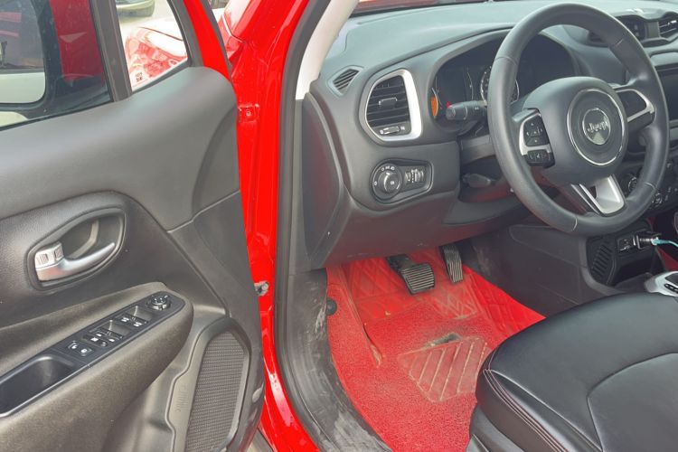 Used Jeep Renegade 2019 220T Automatic Standard Edition Interior 2