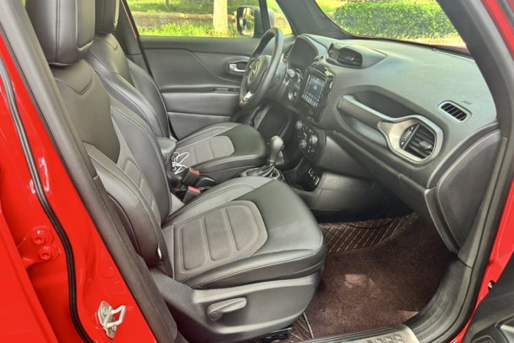 Used Jeep Renegade 2019 220T Automatic Elite Edition Interior 2