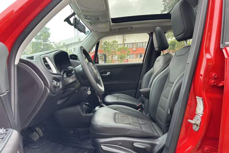 Used Jeep Renegade 2019 220T Automatic Leading Edition Interior 3