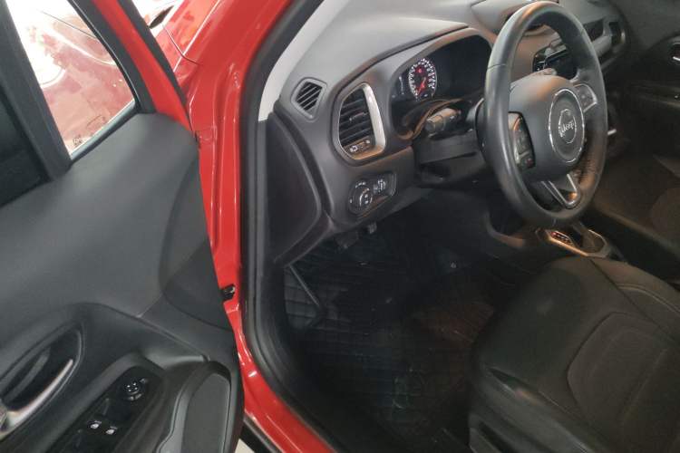 Used Jeep Renegade 2019 220T Automatic Elite Edition Interior 3