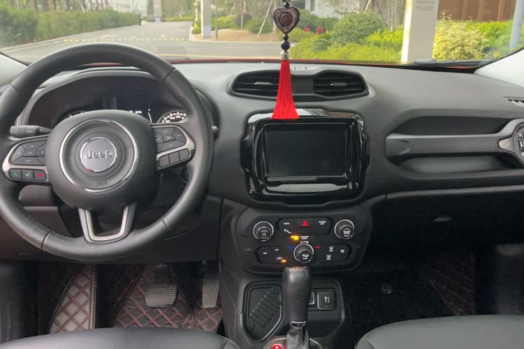 Used Jeep Renegade 2019 220T Automatic Elite Edition Interior 3