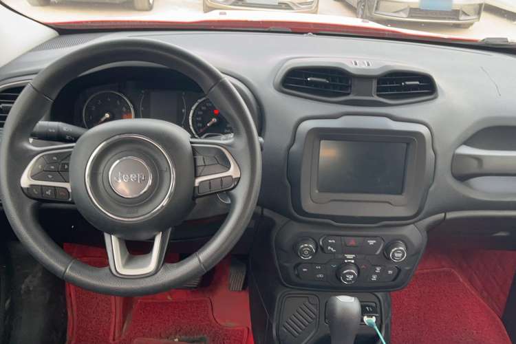Used Jeep Renegade 2019 220T Automatic Standard Edition Interior 3