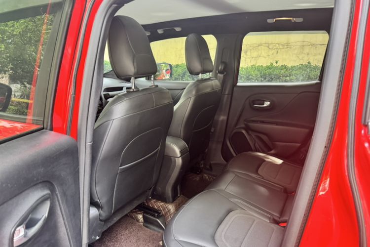 Used Jeep Renegade 2019 220T Automatic Elite Edition Interior 3