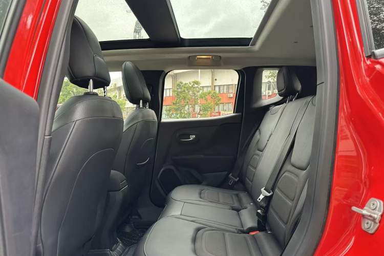 Used Jeep Renegade 2019 220T Automatic Leading Edition Interior 4