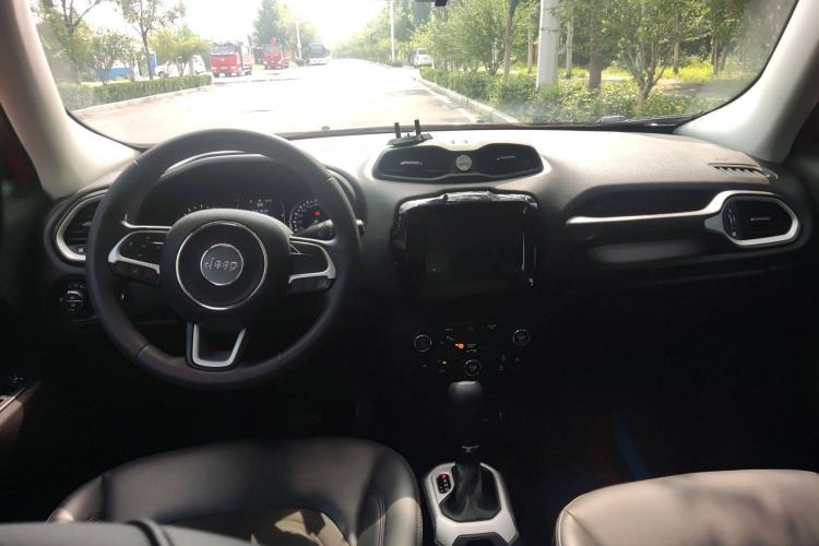 Used Jeep Renegade 2019 220T Automatic Leading Edition Interior 4