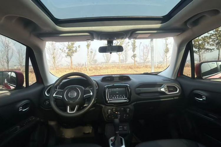 Used Jeep Renegade 2019 220T Automatic Leading Edition Interior 4