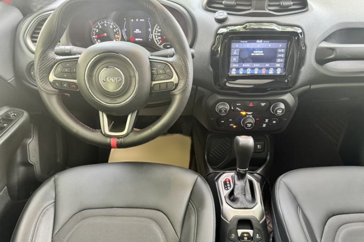 Used Jeep Renegade 2019 220T Automatic Elite Edition Interior 4
