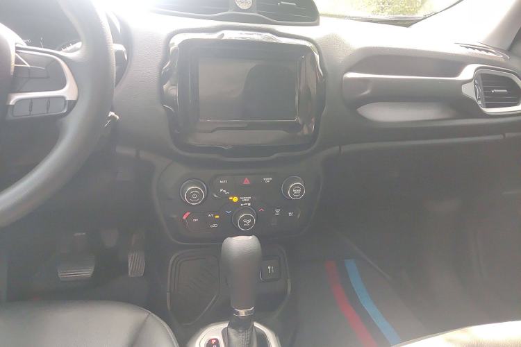 Used Jeep Renegade 2019 220T Automatic Leading Edition Interior 5