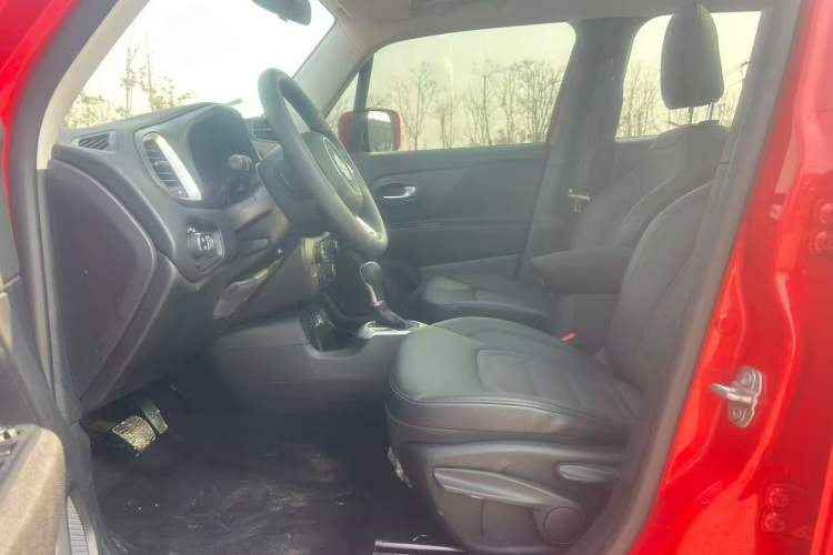 Used Jeep Renegade 2019 220T Automatic Leading Edition Interior 5