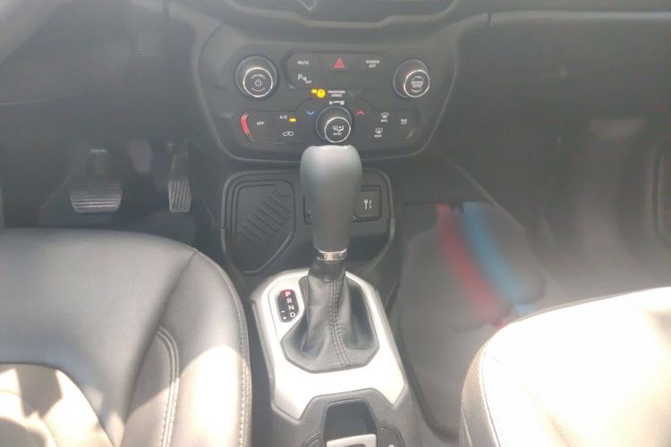 Used Jeep Renegade 2019 220T Automatic Leading Edition Interior 6