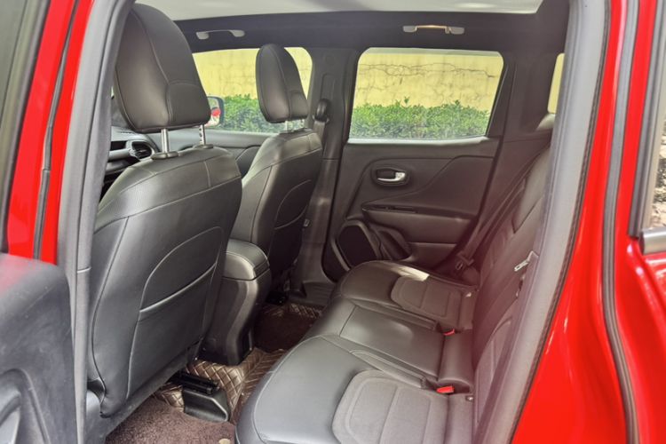 Used Jeep Renegade 2019 220T Automatic Elite Edition Interior 6