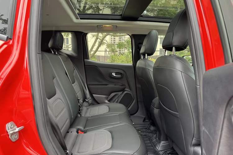 Used Jeep Renegade 2019 220T Automatic Leading Edition Interior 7