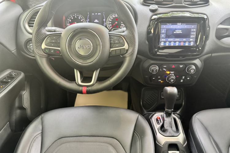 Used Jeep Renegade 2019 220T Automatic Elite Edition Interior 8