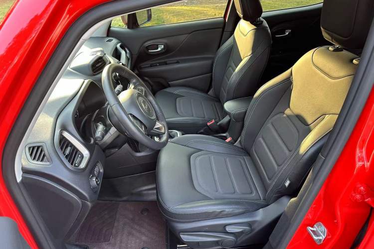 Used Jeep Renegade 2019 220T Automatic Elite Edition Left Front Seat