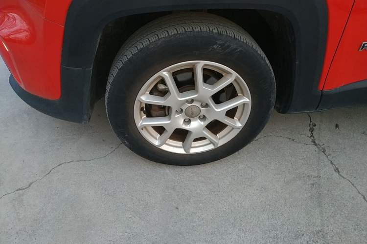 Used Jeep Renegade 2019 220T Automatic Leading Edition Left Front Wheel Hub