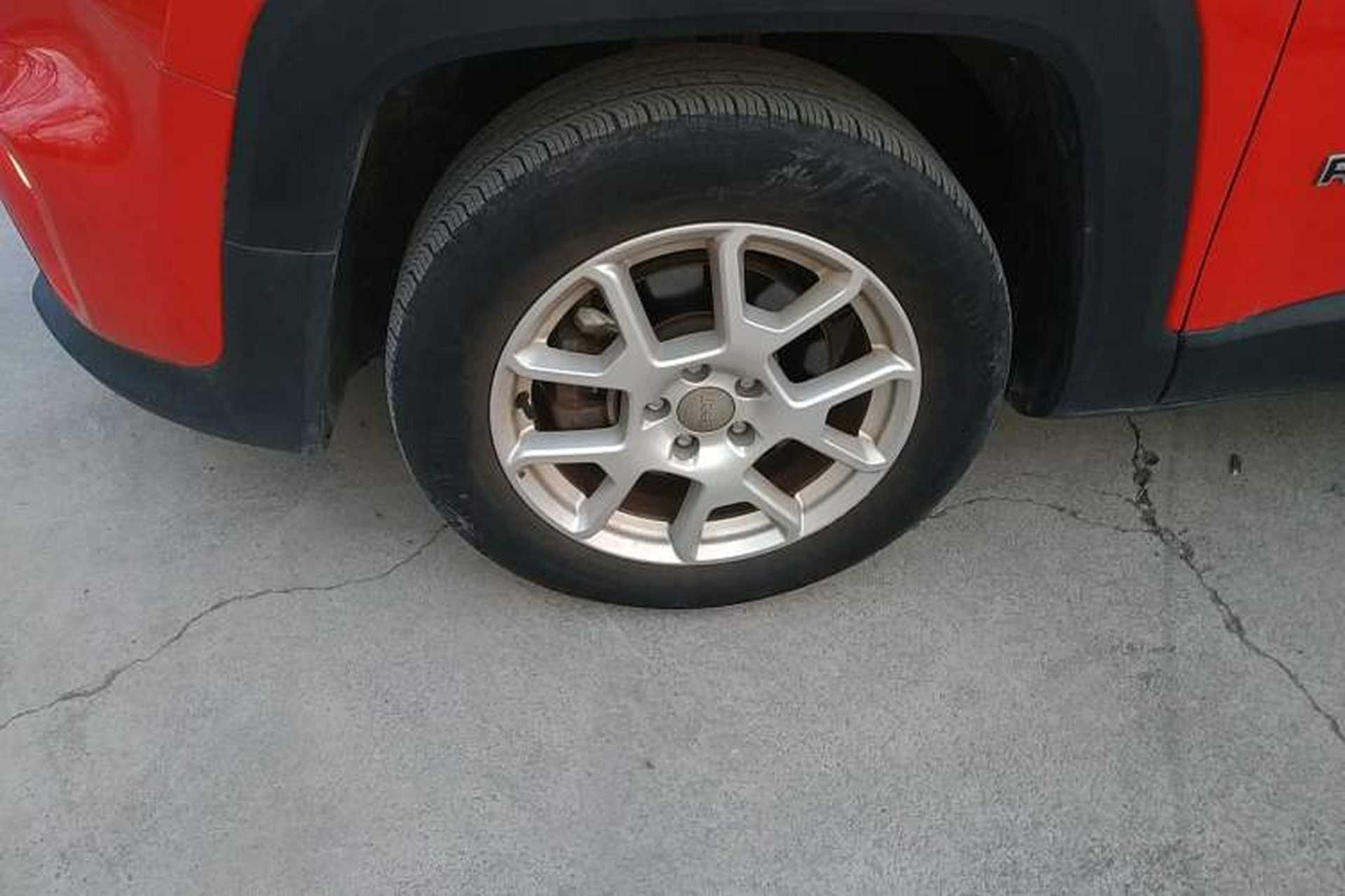 Used Jeep Renegade 2019 220T Automatic Leading Edition Left Front Wheel Hub