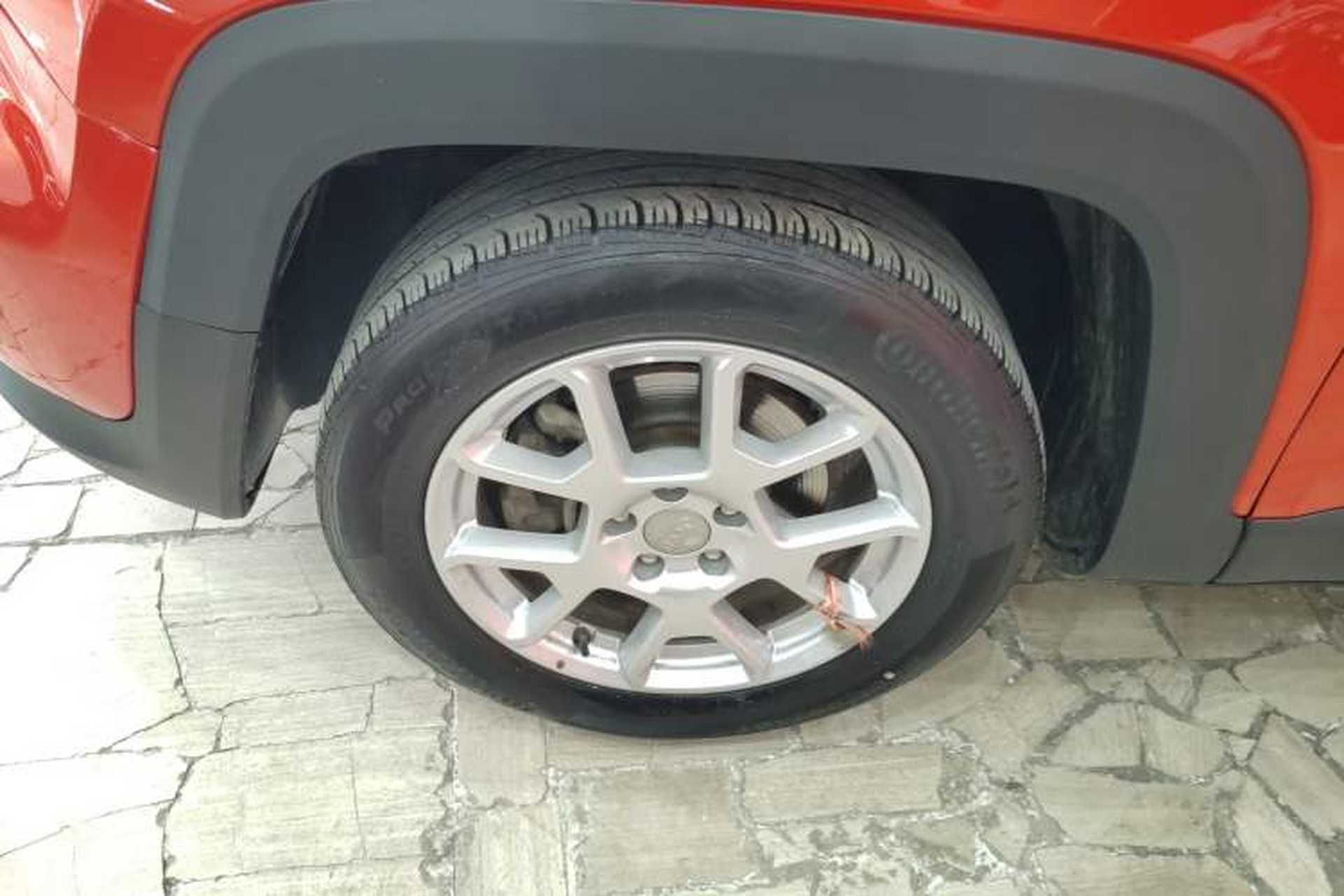 Used Jeep Renegade 2019 220T Automatic Leading Edition Left Front Wheel Hub