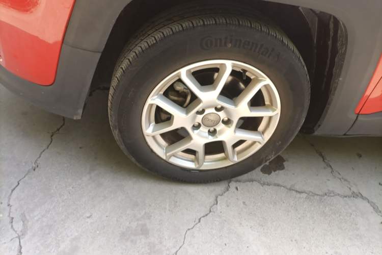 Used Jeep Renegade 2019 220T Automatic Leading Edition Left Front Wheel Hub