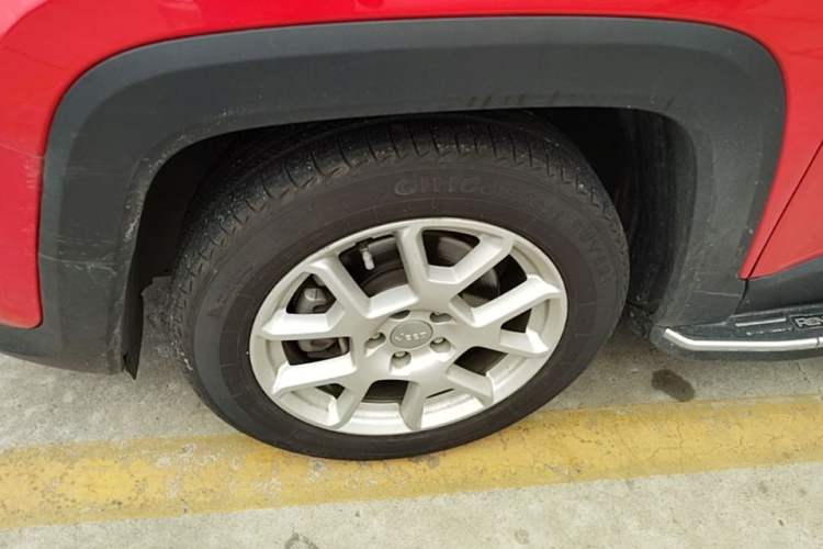 Used Jeep Renegade 2019 220T Automatic Elite Edition Left Front Wheel Hub