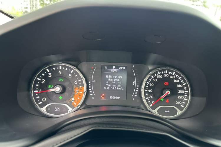 Used Jeep Renegade 2019 220T Automatic Leading Edition Odometer Close Up