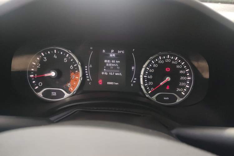 Used Jeep Renegade 2019 220T Automatic Leading Edition Odometer Close Up