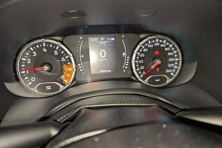 Used Jeep Renegade 2019 220T Automatic Leading Edition Odometer Close Up