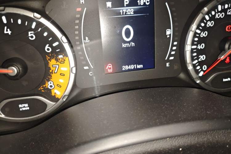 Used Jeep Renegade 2019 220T Automatic Leading Edition Odometer Close Up