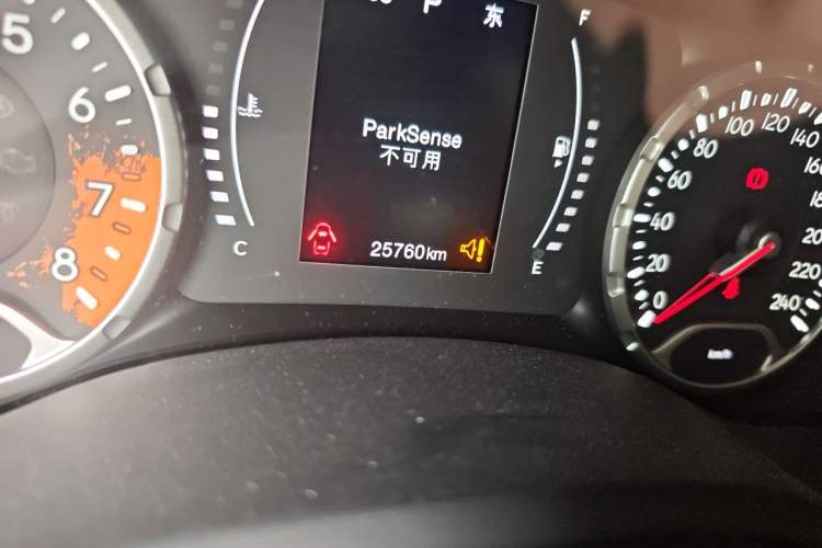 Used Jeep Renegade 2019 220T Automatic Leading Edition Odometer Close Up
