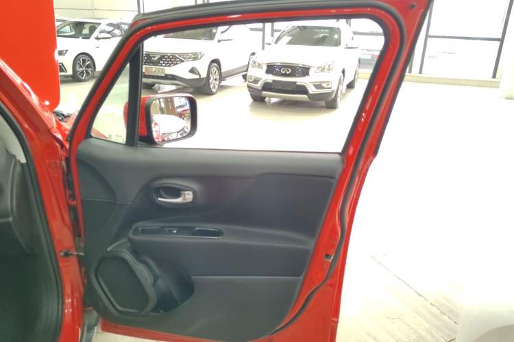 Used Jeep Renegade 2019 220T Automatic Leading Edition Right Front Door Interior