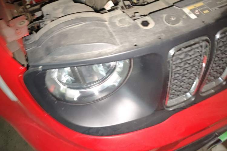Used Jeep Renegade 2019 220T Automatic Leading Edition Right Front Headlight