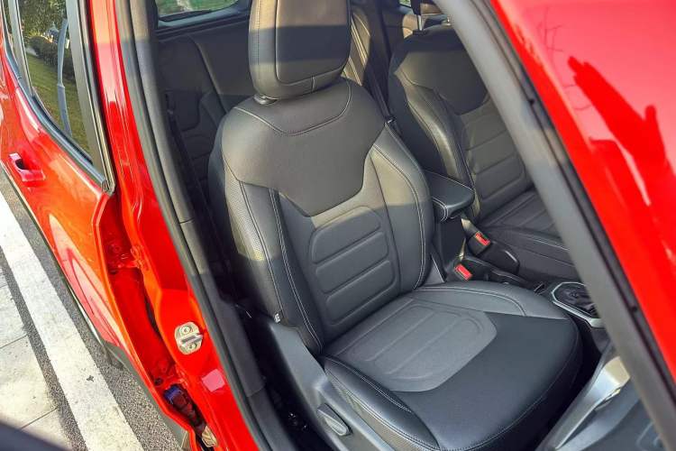 Used Jeep Renegade 2019 220T Automatic Elite Edition Right Front Seat