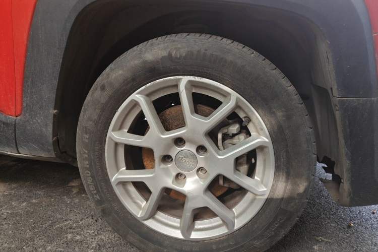 Used Jeep Renegade 2019 220T Automatic Leading Edition Right Front Wheel Hub