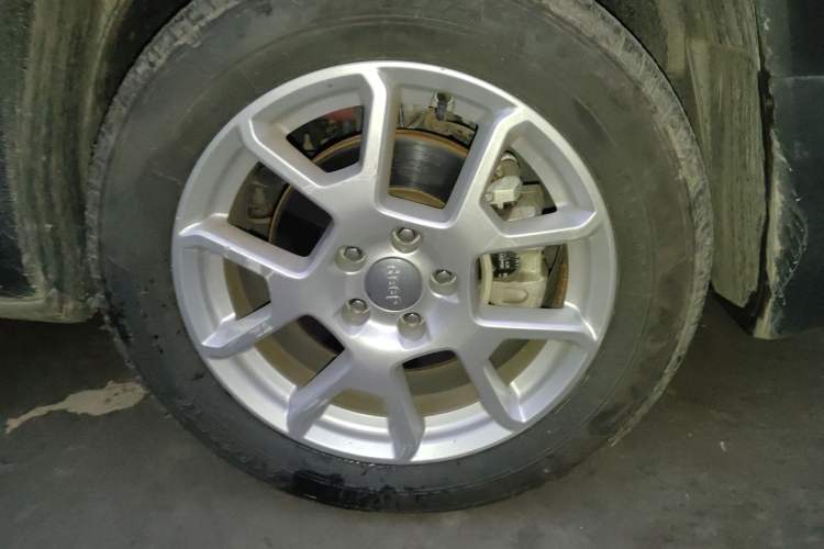 Used Jeep Renegade 2019 220T Automatic Leading Edition Right Front Wheel Hub