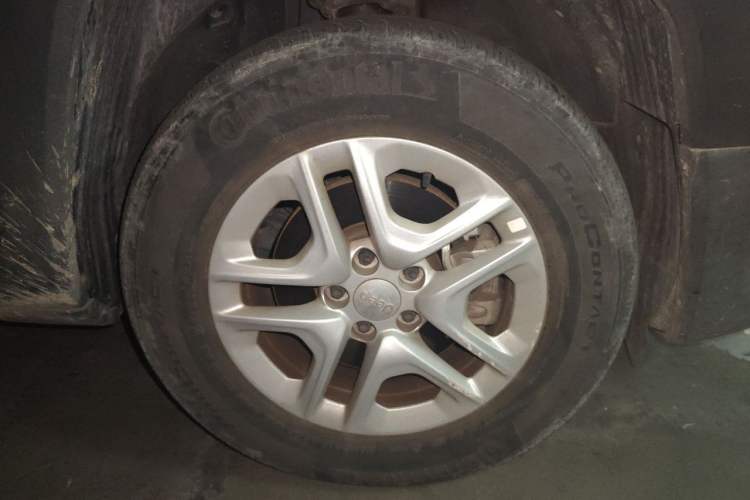 Used Jeep Renegade 2019 220T Automatic Standard Edition Right Front Wheel Hub