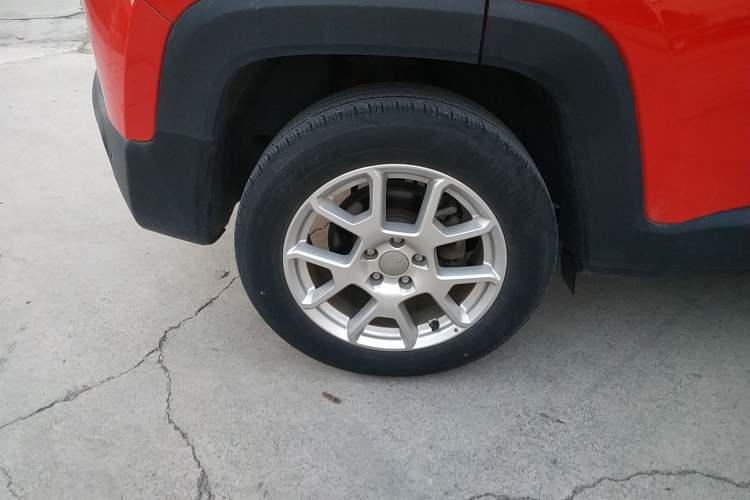 Used Jeep Renegade 2019 220T Automatic Leading Edition Right Rear Wheel Hub