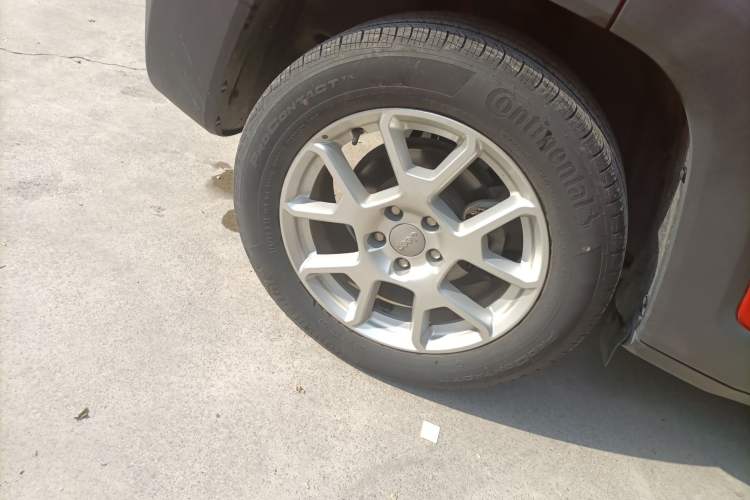 Used Jeep Renegade 2019 220T Automatic Leading Edition Right Rear Wheel Hub