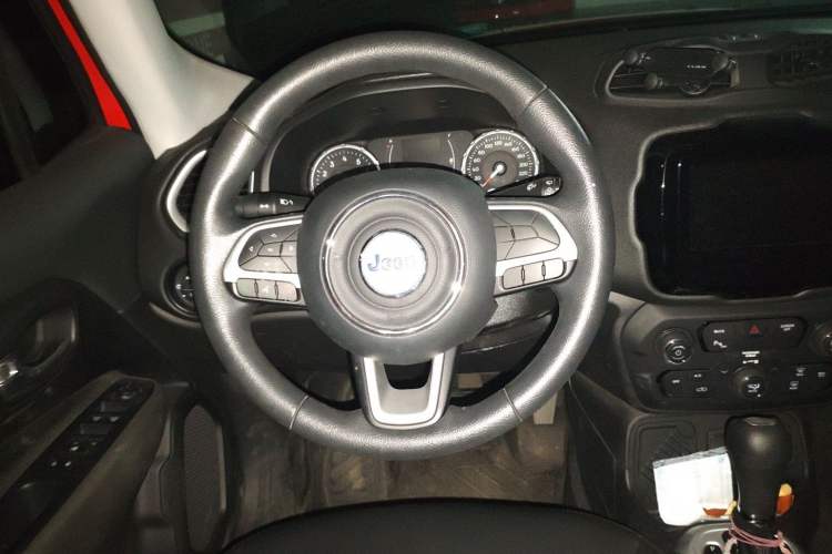 Used Jeep Renegade 2019 220T Automatic Leading Edition Steering Wheel