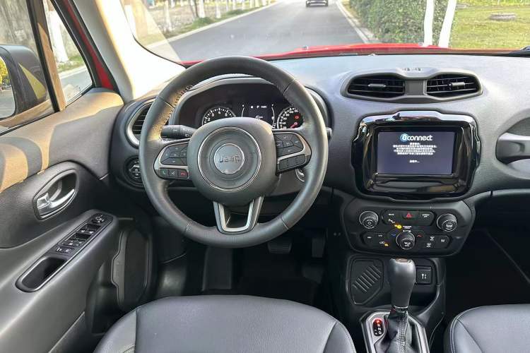 Used Jeep Renegade 2019 220T Automatic Elite Edition Steering Wheel